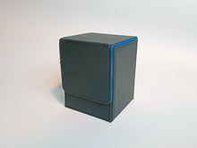 Cargar imagen en el visor de la galería, Deck Box Vertical - Negro/Azul
